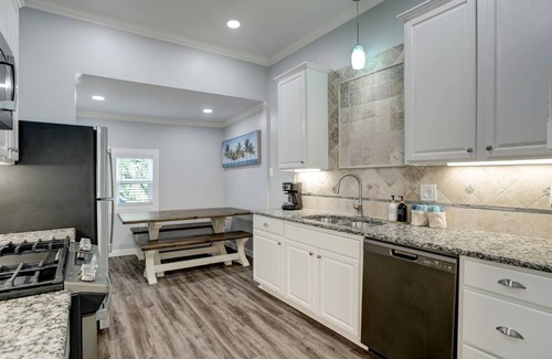 Galveston House | Renovated Beach Bungalow!