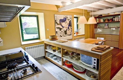 Bitoriano House | Renovated farmhouse with garden