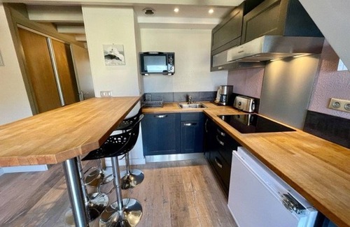 Saint-Pierre-Quiberon Apartment | Renovated mezzanine studio 32m² with balcony, parking and beach access in Saint-Pierre-Quiberon