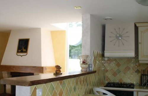 Monetay-sur-Allier Cottage | Renovated house by the Allier River with garden and fireplace