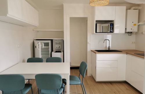 Leon House | Renovated Landaise 2 bdrms near Lake Léon