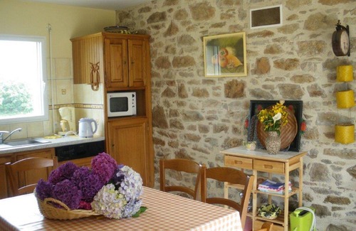 Plouvorn House | Renovated longère with character