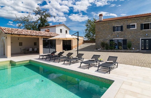 Kircija Cabin | Renovated stone villa with private heated pool in central Istria