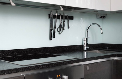 Ullanlinna Apartment | Renovated Top Floor Studio in Kallio