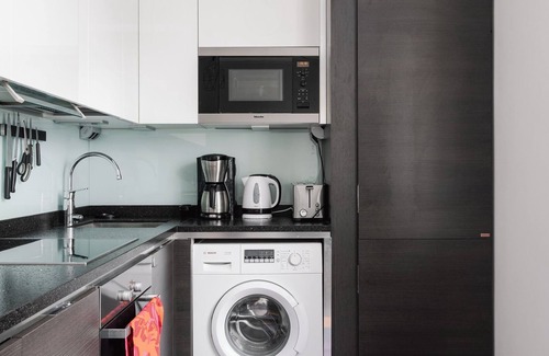 Ullanlinna Apartment | Renovated Top Floor Studio in Kallio