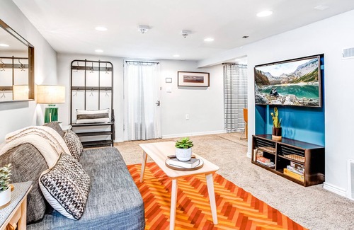 Canyon Rim House | Renovated vacation home with hot tub, central AC, gas grill, & washer/dryer