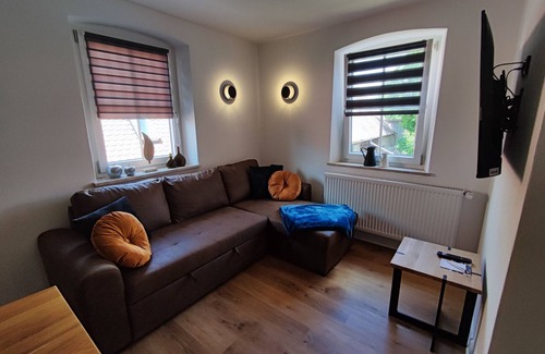 Hartershofen Apartment | Renoviertes Polizeigebäude mit Balkon, Bahnhaltestelle, 6km Nach Rothenburg odT