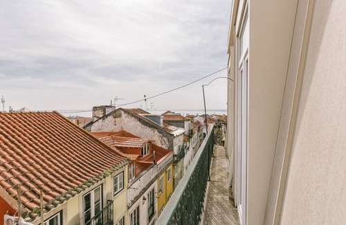 Encarnacao Apartment | RENT4REST CASTLE VIEW FAMILY & FRIENDS BAIRRO ALTO