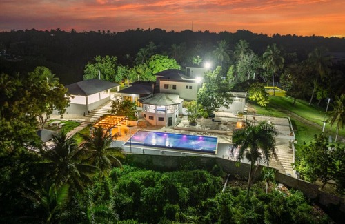 Santo Domingo House | Resort Oasis: Pool & Weddings
