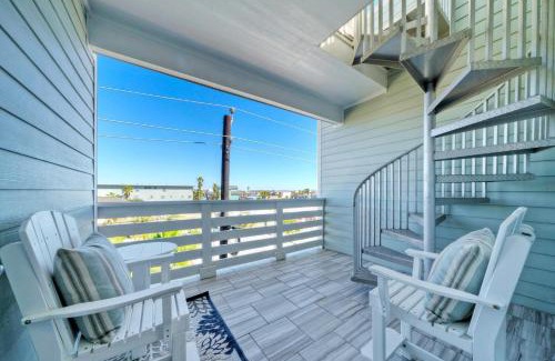 Port Aransas House | Resort Pool Walk to the Beach Island Views Little Beach House by AvantStay