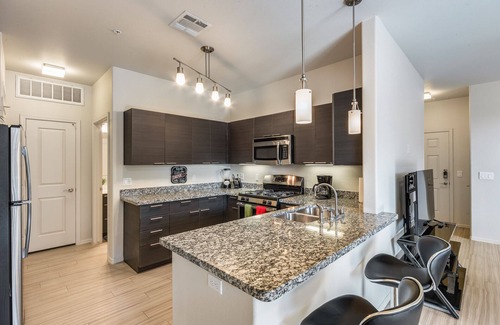 Ahwatukee Foothills Apartment | Resort style Modern 2-bedroom apartment with fitness room,