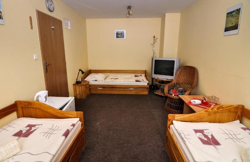 Hlucin House | Restaurant-Penzión HEVIL