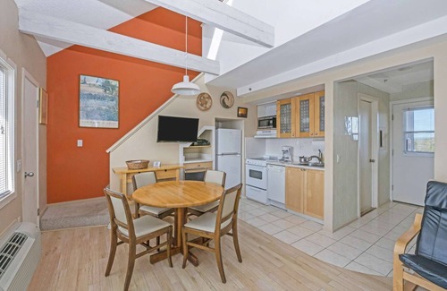Napeague Apartment | Restful 1BR w/Loft,Top Floor & Close to the Beach