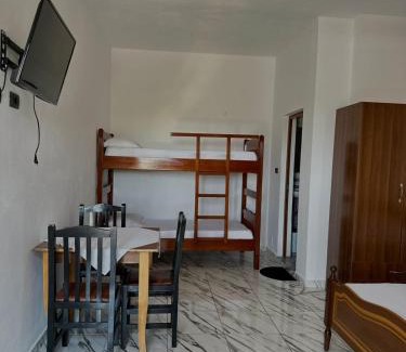 Ishem Hotel | Restorant and Rooms Vellezerit Ndoj
