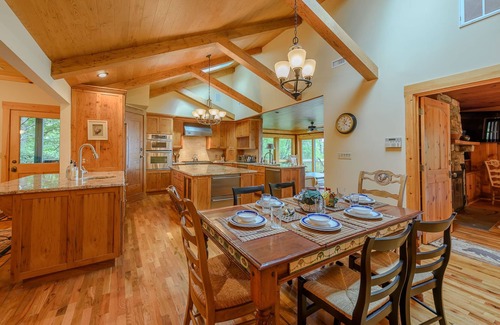Blowing Rock Cottage | Retreat for Mountain Adventure and Relaxation