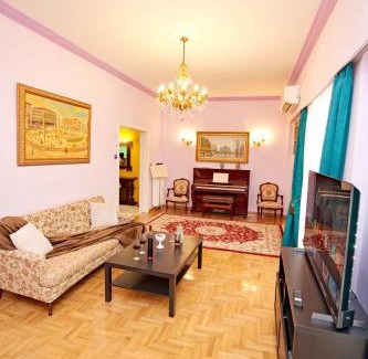 Vyronas Apartment | Retro Athens