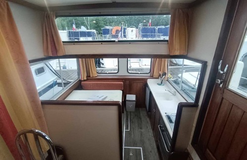 Pontailler-sur-Saone Boat Rental | Retro barge moored in Pontailler-sur-Saône with 5 berths