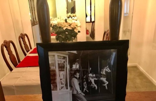 Parkdale House | Retro Decor 2 BR Ranch with sofa sleeper