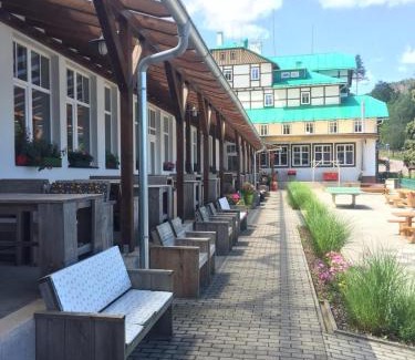 Dolni Brusnice Hotel | Retro hotel Pod Zvičinou