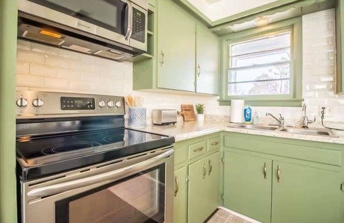 Lubbock House | Retro Retreat - 2BR/1.5BA - Centrally Located