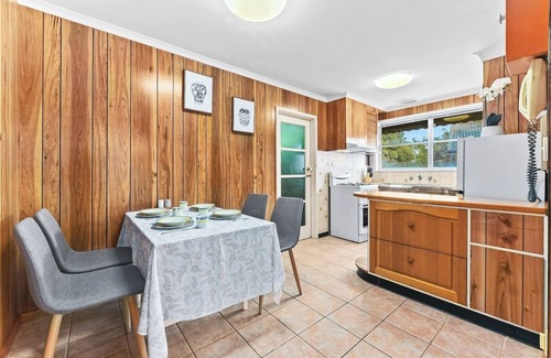 Mornington House | Retro Retreat - Mornington