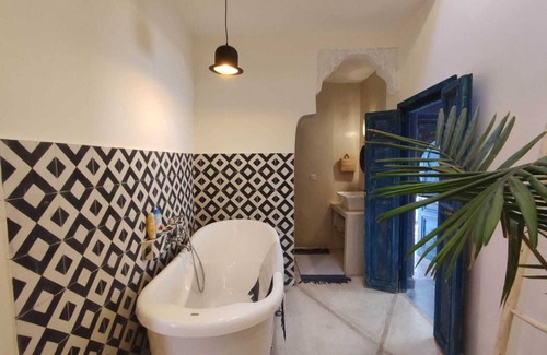 Sidi Bou Amar House | RIAD E&J RENOVE&PRIVATIF 5 CH CLIMATISEES MARRAKECH MEDINA, PISCINE CHAUFFEE