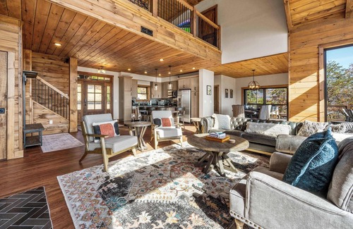 Sevierville Cabin | Ridgetop Fall Retreat | Theater, Pool + Hot tub
