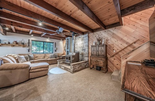 West Village Cabin | Ridgeview Retreat ~ Where Location Meets Comfort (AC!)