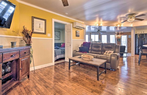 Ridgeway Cottage | Ridgeway Lake House Rental w/ Boat Dock!