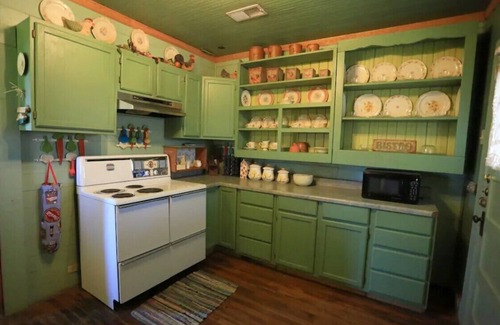 New Braunfels Cottage | Riley's Creekside Cottage