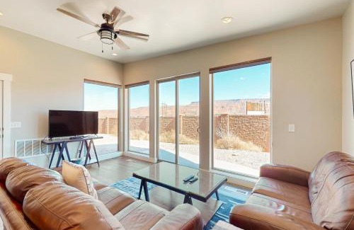 Moab South Valley House | Rim View 1