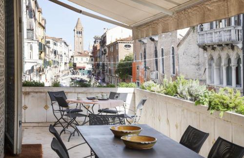 Dorsoduro Apartment | Rio Barnaba Grande - LOCAPPART