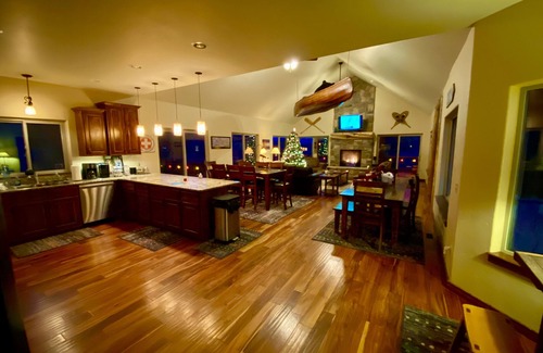 South Fork Cabin | Rio Oasis - Riverside Tranquility