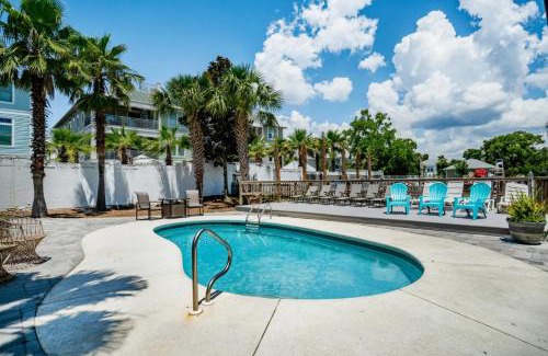 Crystal Beach House | Rise and Shine Pet friendly Golf cart included