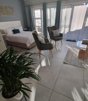 Edenvale House | RISE at Eden Glen - Pristine Self-catering Cottages, Johannesburg