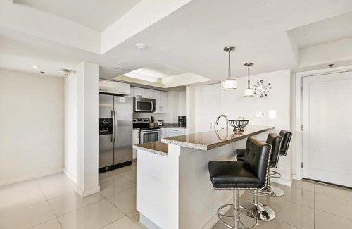 South Padre Island House | Rise & shine in paradise! Stylish Bayview condo beachfront resort shared pools &jacuzzi