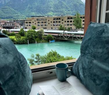 Interlaken Apartment | River 3 - Kissed Retreat with Iconic Jungfraujoch View