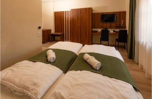 Jaszbereny Apartment | River Apartmanház