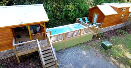 Lookout Valley Neighborhood Association House | River Cabin Hot Tub & Swim Spa Near Downtown