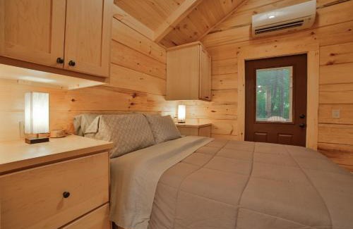 Lookout Valley Neighborhood Association House | River Cabin Hot Tub & Swim Spa Near Downtown
