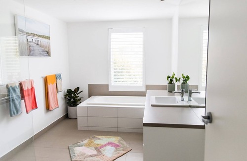 Kennett River House | River House - a stunning riverside retreat