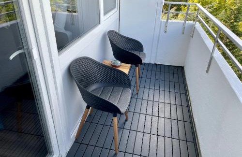 Offenbach am Main Apartment | River Main I Taunus View I Workplace I Kitchen