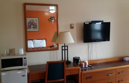 Sturgeon Falls Hotel | River Mist Inn