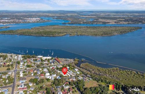 Iluka House | River & Reef Retreat