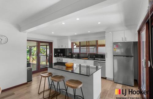 Iluka House | River & Reef Retreat