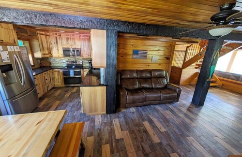 Spring Hill Cabin | River Run Retreat Weeki Wachee