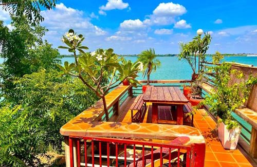 Ruessei Kaev Resort | River side garden house
