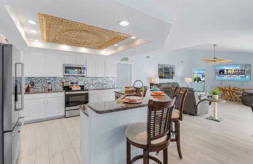 Caloosahatchee House | River View, Heated pool - Serenity & Sunrises - Roelens Vacations