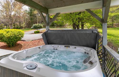 Jefferson House | Riverbank Retreat