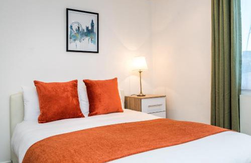 Evelyn House | Riverbank Stay